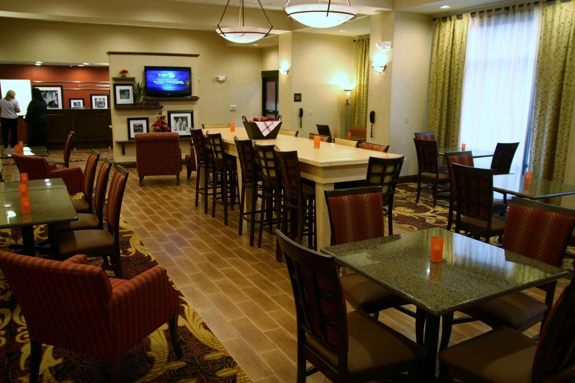 Hampton Inn Williamsburg Extérieur photo